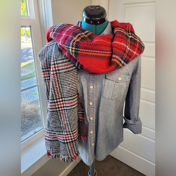 STEVE MADDEN BLANKET SCARF OVERSIZE WRAP REVERSIBLE RED PLAID BLACK PLAID WOMEN - Picture 2 of 12